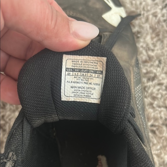 Under Armour Youth baseball cleats - Picture 3 of 5